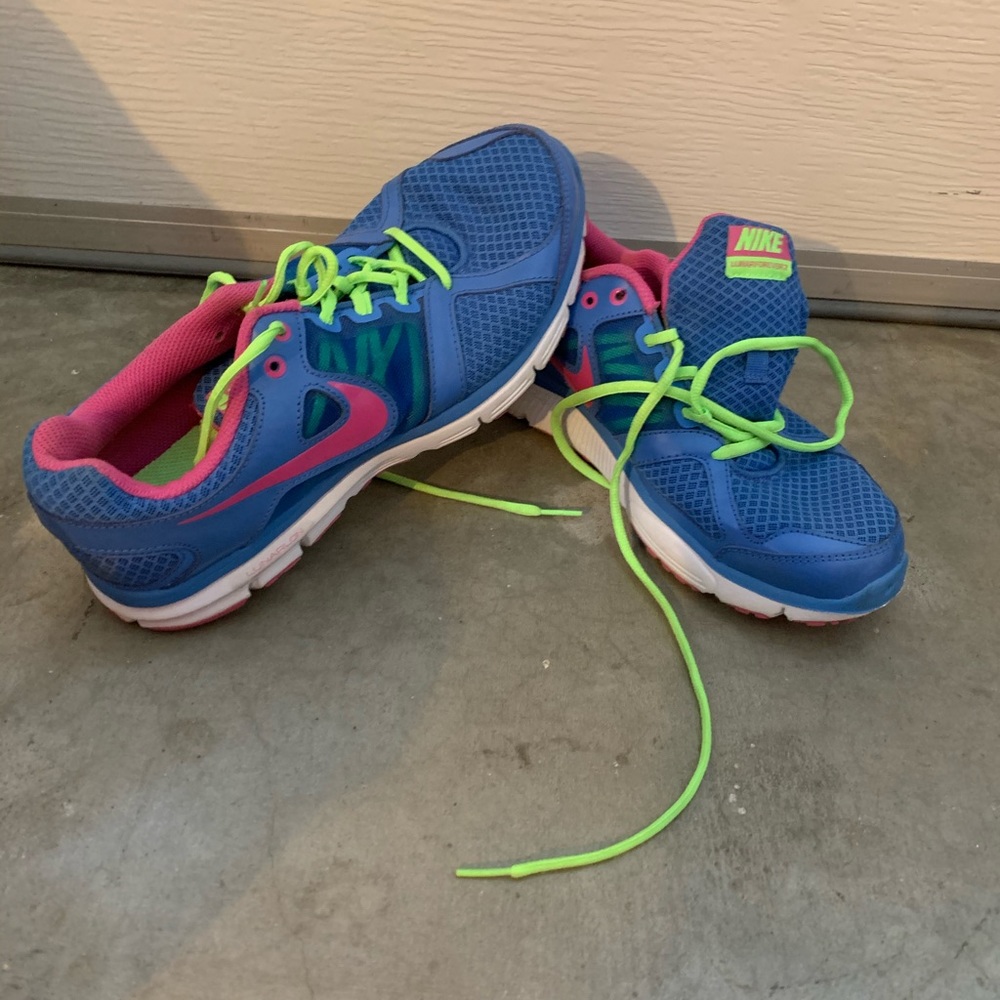 Women’s nikes size 10